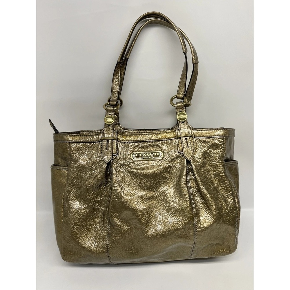 Coach F15253 Shoulder Handbag Color Gold In Patent Genuine Leather Gold Hardware - Picture 2 of 16